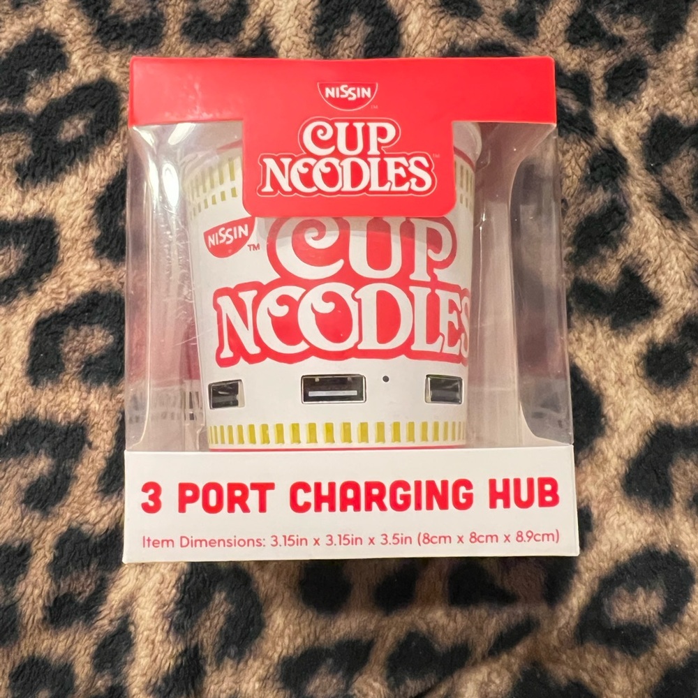 NISSIN Cup Noodles 3-Port Charging Hub